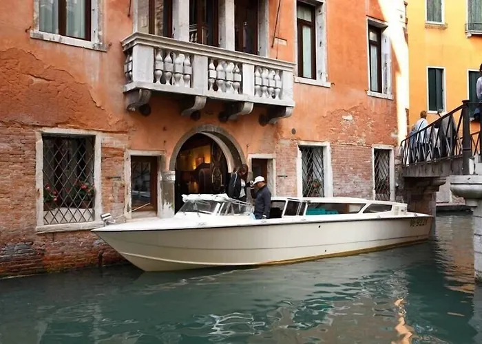 أكوا بالاس فندق 4*