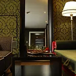 水皇宫酒店 4*