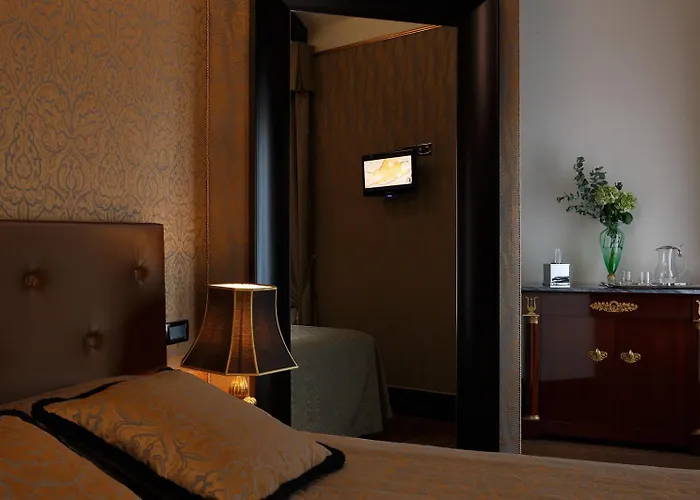 Отель Aqua Palace 4*