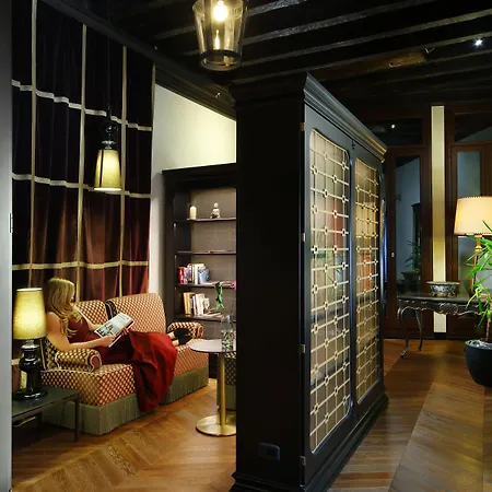 아쿠아 팰리스 호텔 4*