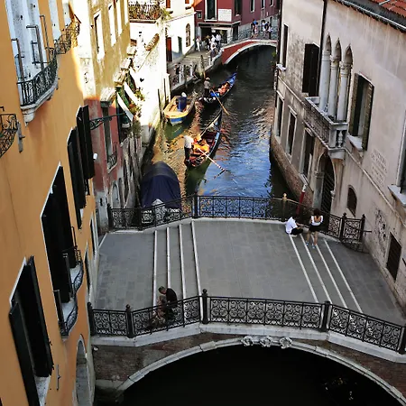 아쿠아 팰리스 호텔